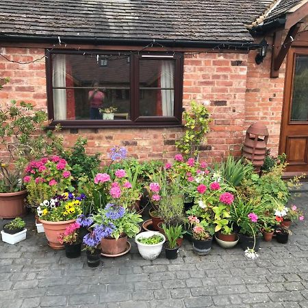 Nuneaton - Cottage - Sleeps 2 - Parking - Garden Extérieur photo