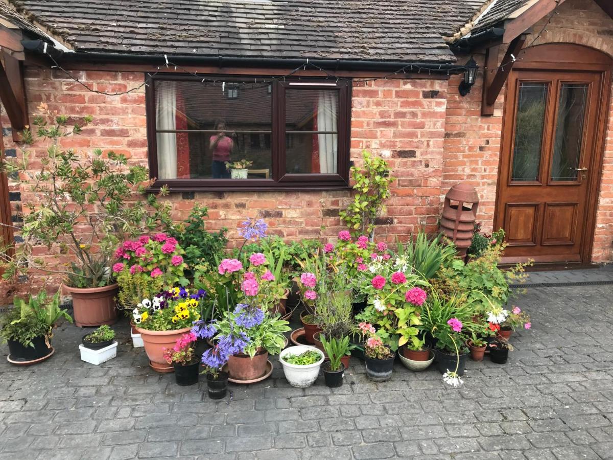 Nuneaton - Cottage - Sleeps 2 - Parking - Garden Extérieur photo