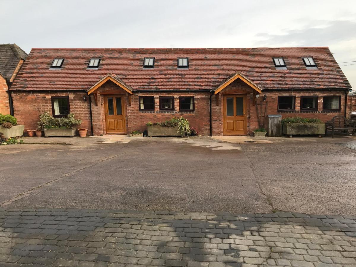 Nuneaton - Cottage - Sleeps 2 - Parking - Garden Extérieur photo