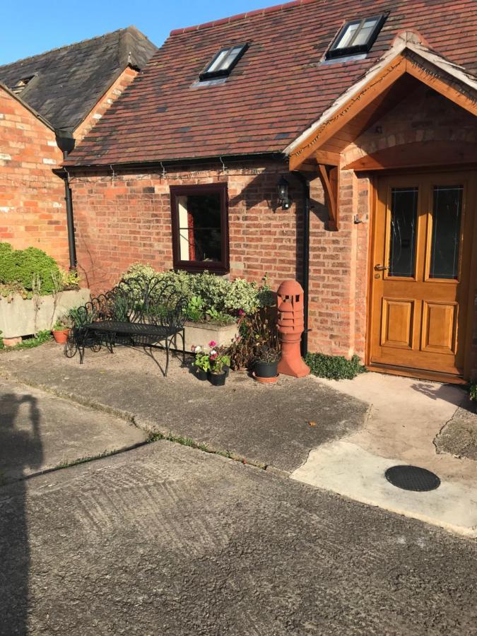 Nuneaton - Cottage - Sleeps 2 - Parking - Garden Extérieur photo
